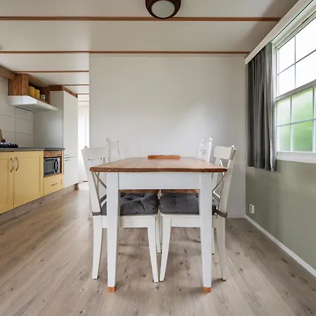 42, - - Nature בקתה