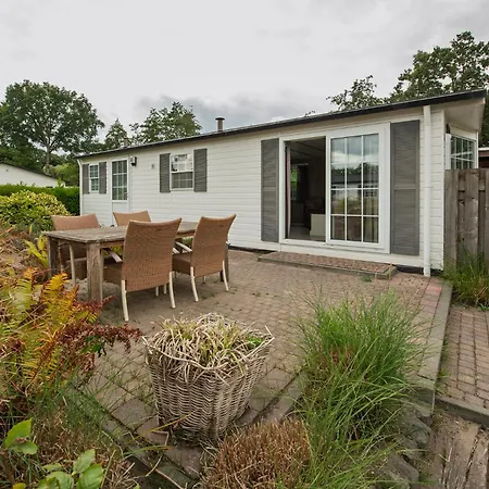 42, - - Nature בקתה *