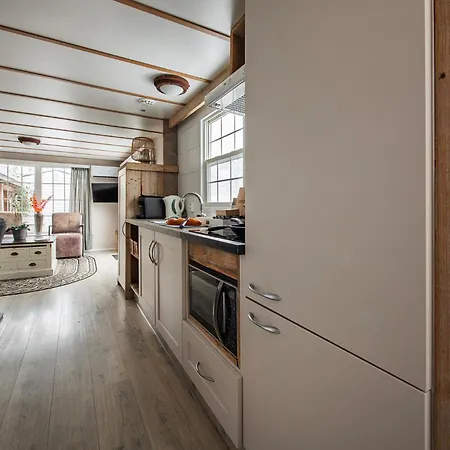 42, - - Nature Horská chata *