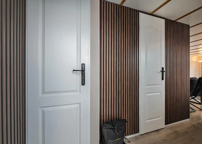 42, - - Nature Σαλέ *