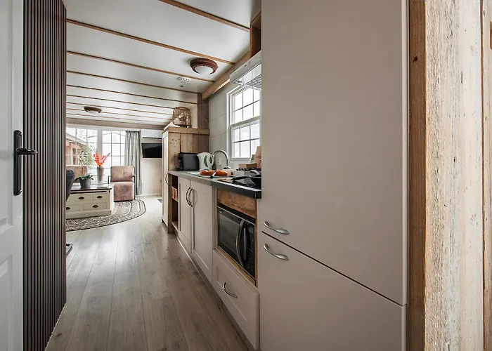 42, - - Nature Σαλέ *